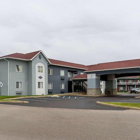 Super 8 By Wyndham Indianapolis/Ne/Castleton Area Hotel Buitenkant foto