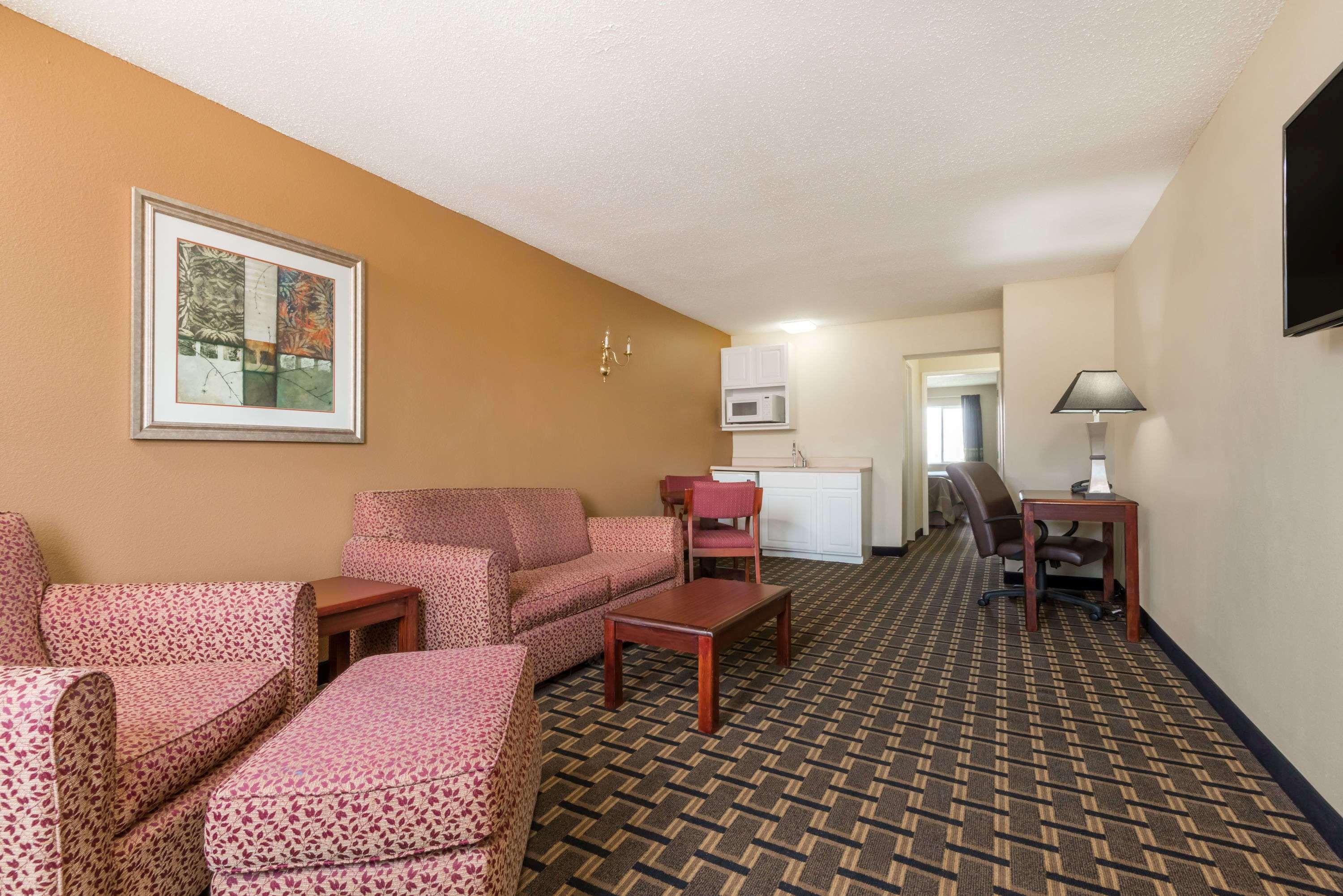 Super 8 By Wyndham Indianapolis/Ne/Castleton Area Hotel Buitenkant foto