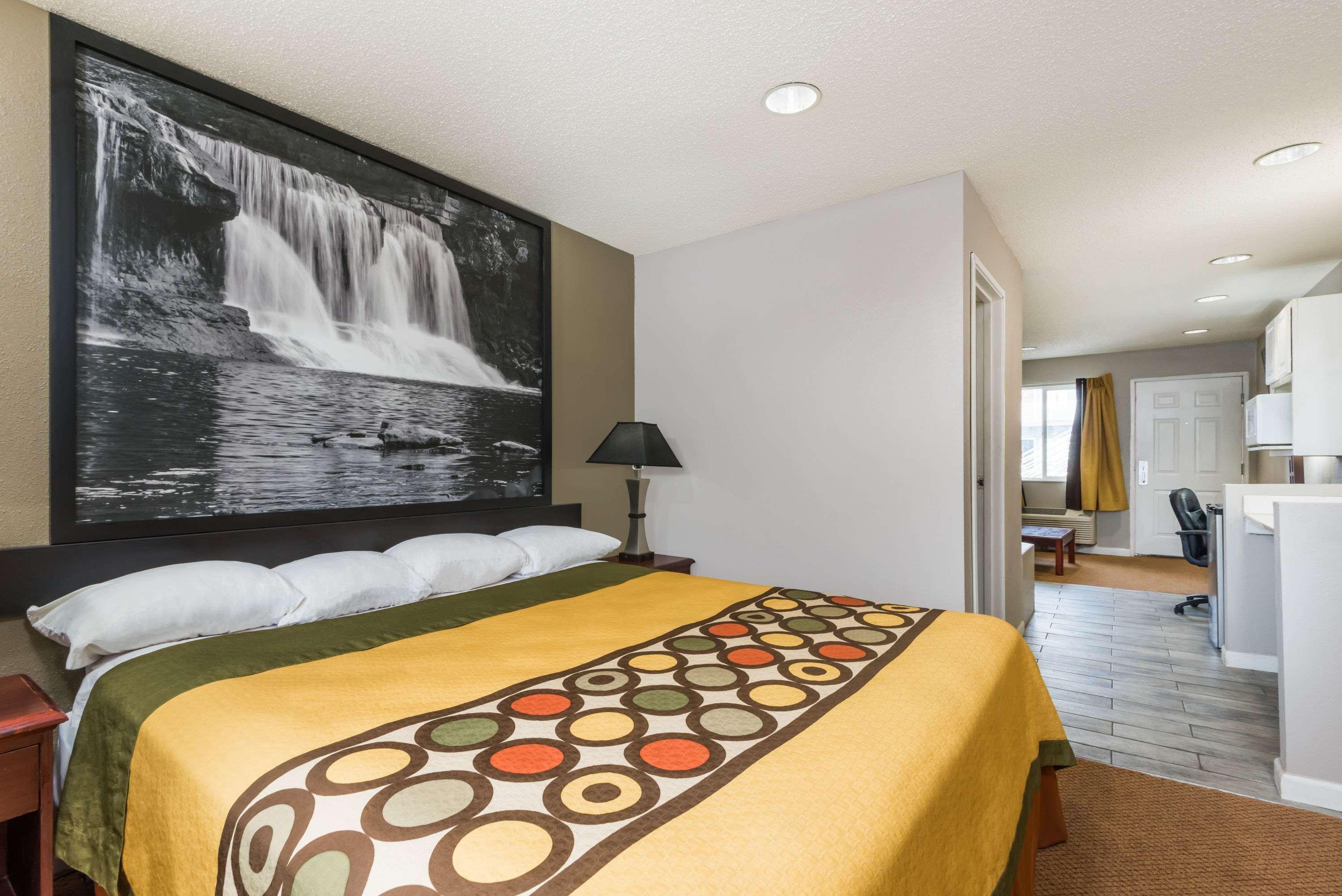 Super 8 By Wyndham Indianapolis/Ne/Castleton Area Hotel Buitenkant foto