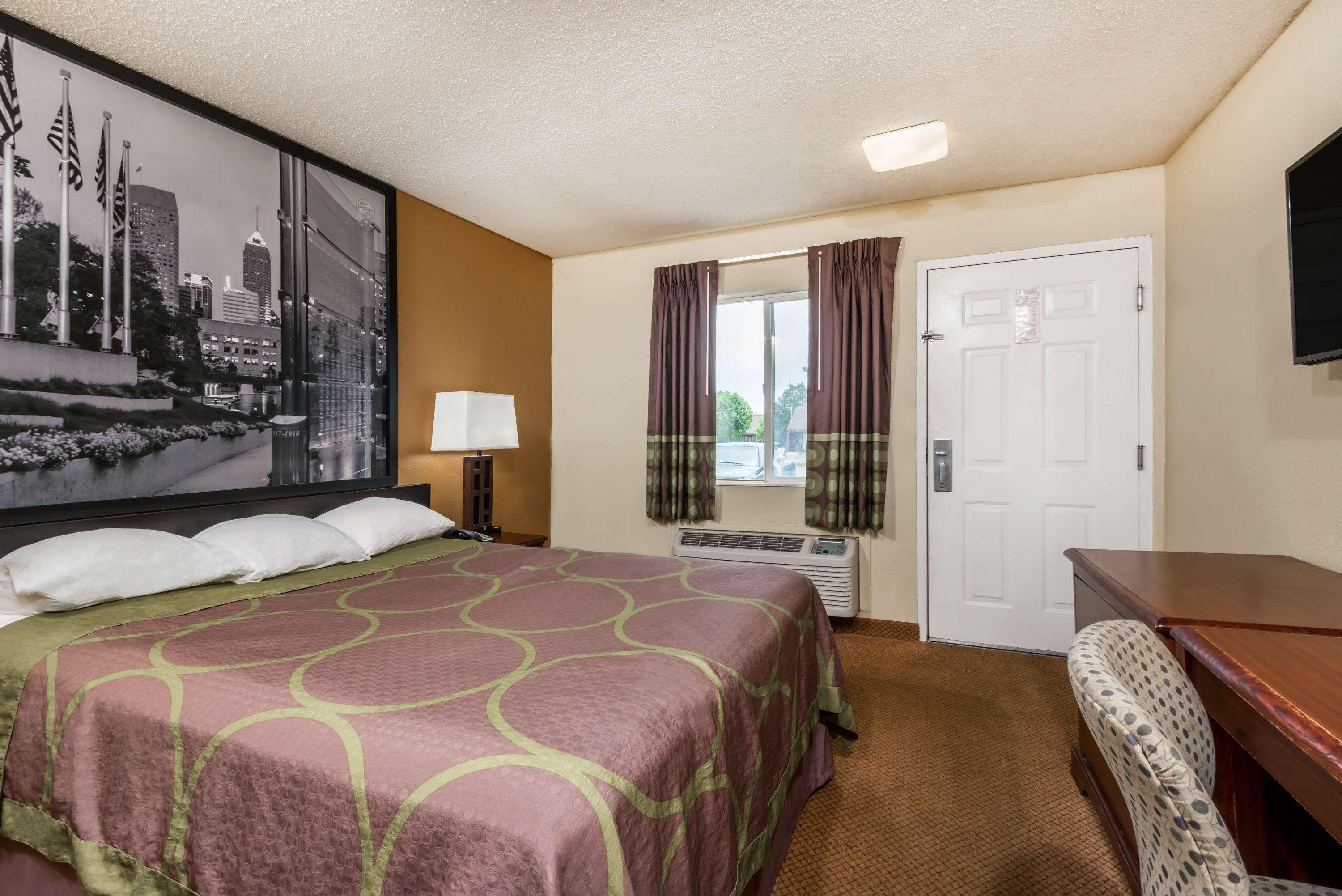 Super 8 By Wyndham Indianapolis/Ne/Castleton Area Hotel Buitenkant foto