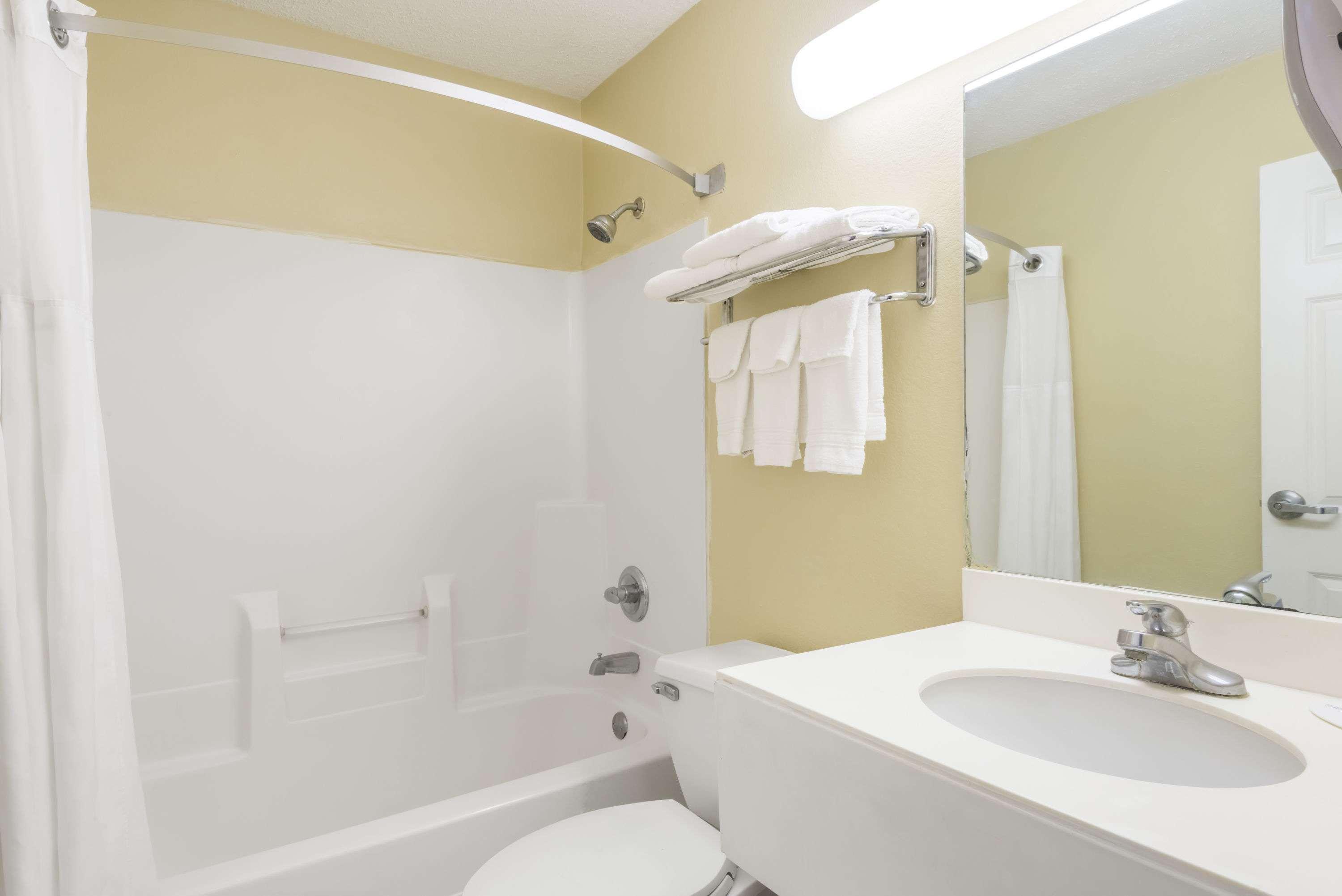 Super 8 By Wyndham Indianapolis/Ne/Castleton Area Hotel Buitenkant foto
