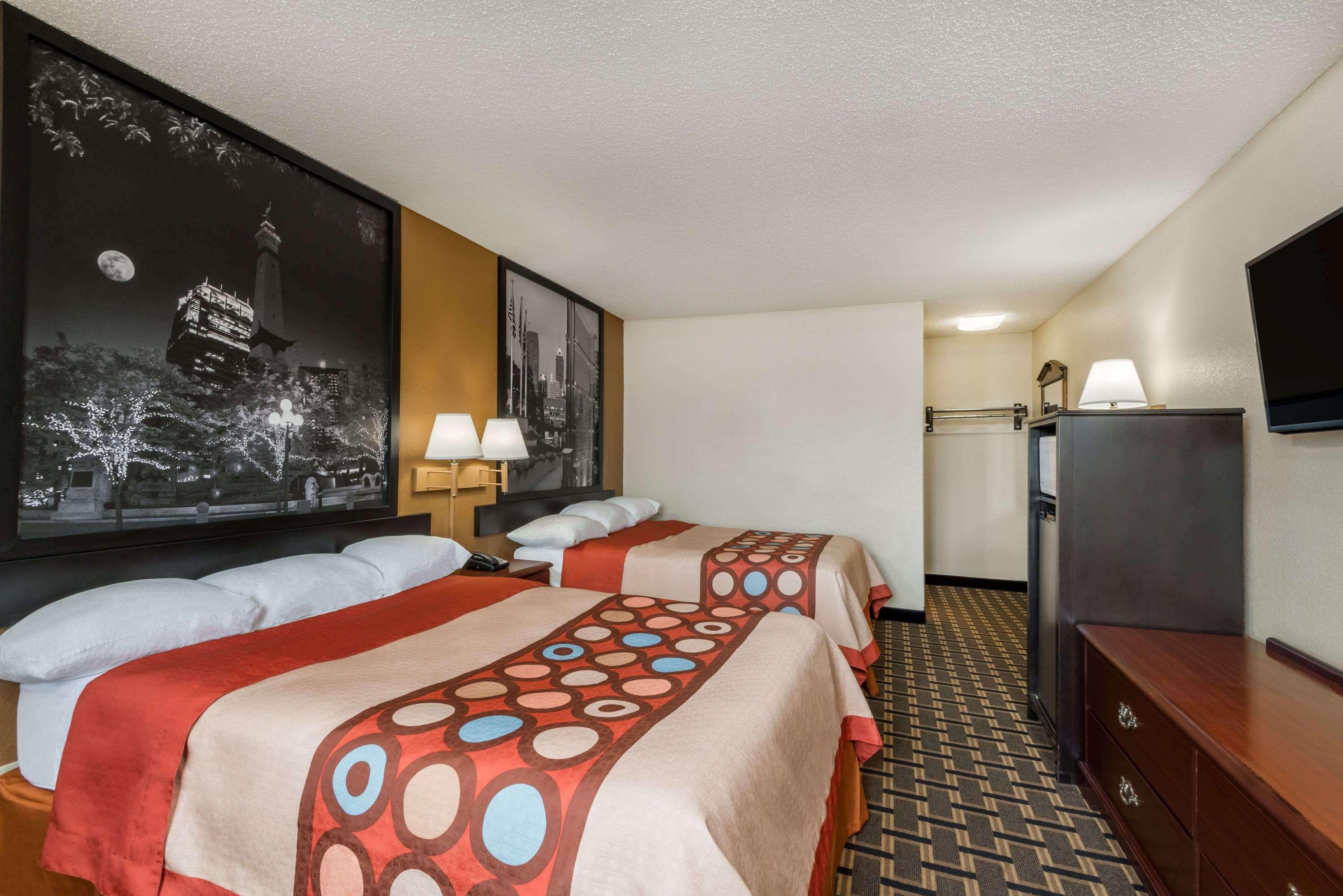 Super 8 By Wyndham Indianapolis/Ne/Castleton Area Hotel Buitenkant foto
