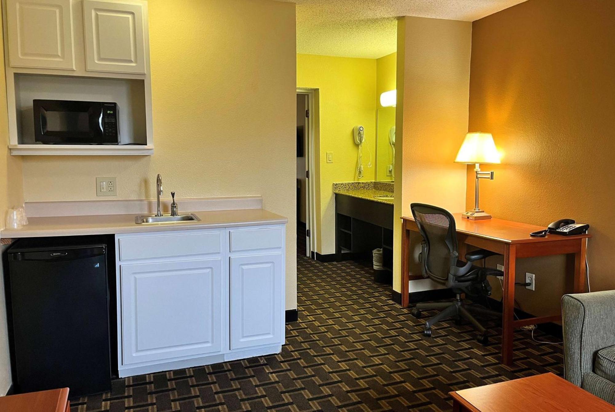 Super 8 By Wyndham Indianapolis/Ne/Castleton Area Hotel Buitenkant foto