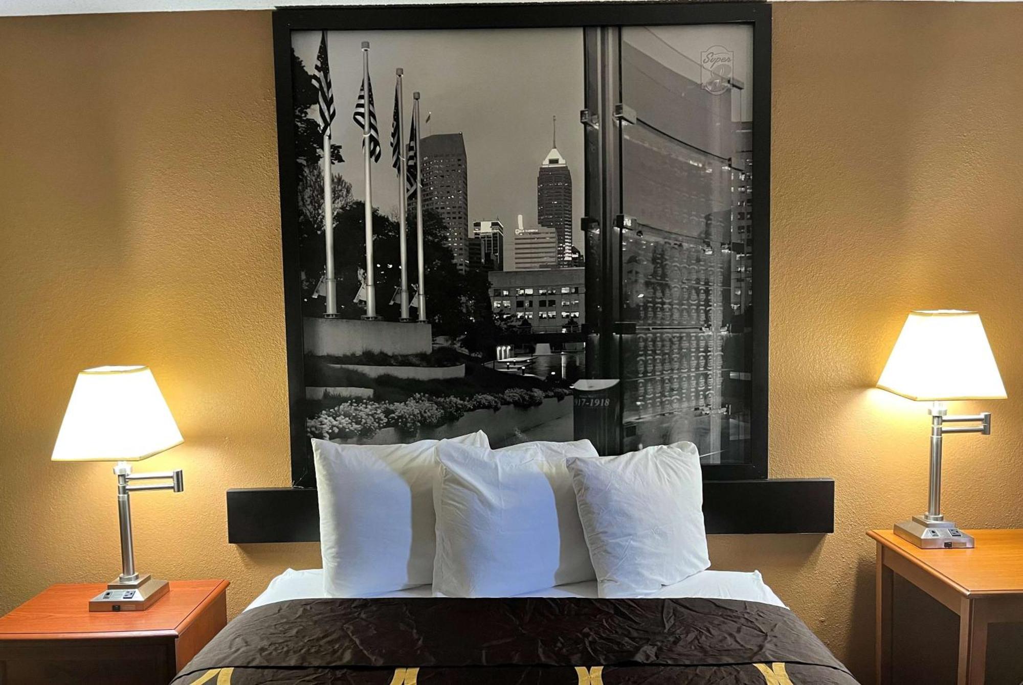 Super 8 By Wyndham Indianapolis/Ne/Castleton Area Hotel Buitenkant foto