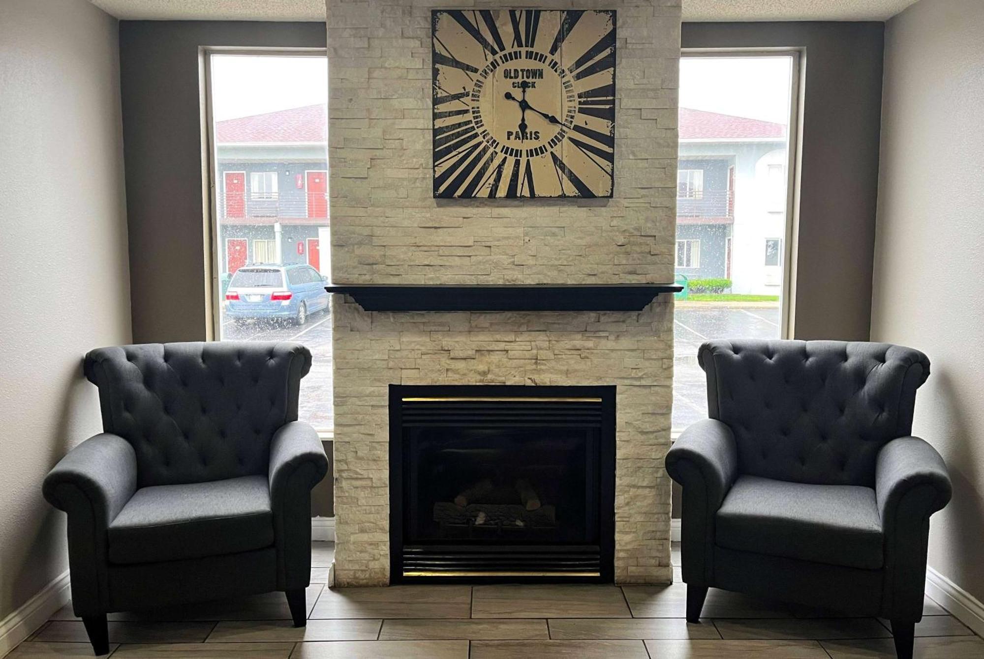 Super 8 By Wyndham Indianapolis/Ne/Castleton Area Hotel Buitenkant foto