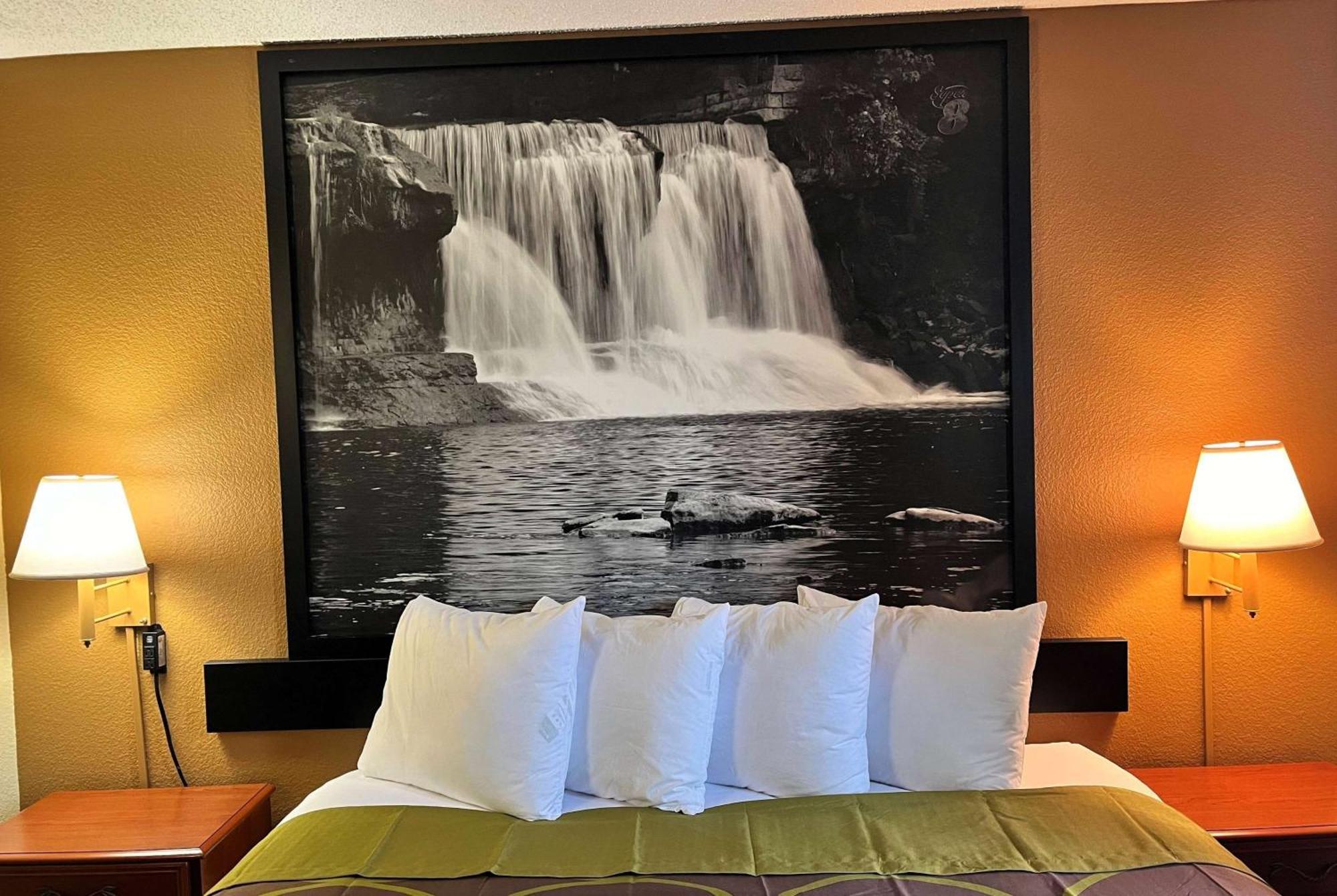 Super 8 By Wyndham Indianapolis/Ne/Castleton Area Hotel Buitenkant foto