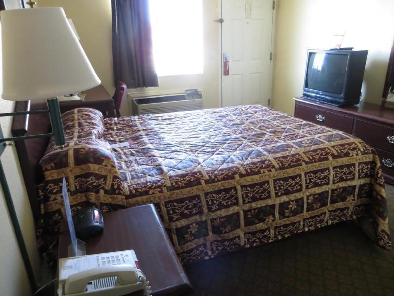 Super 8 By Wyndham Indianapolis/Ne/Castleton Area Hotel Buitenkant foto