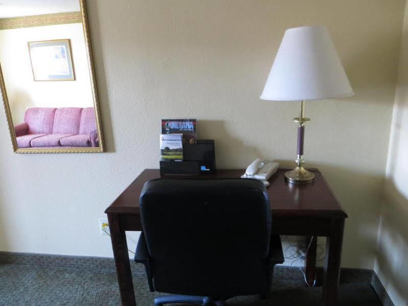 Super 8 By Wyndham Indianapolis/Ne/Castleton Area Hotel Buitenkant foto