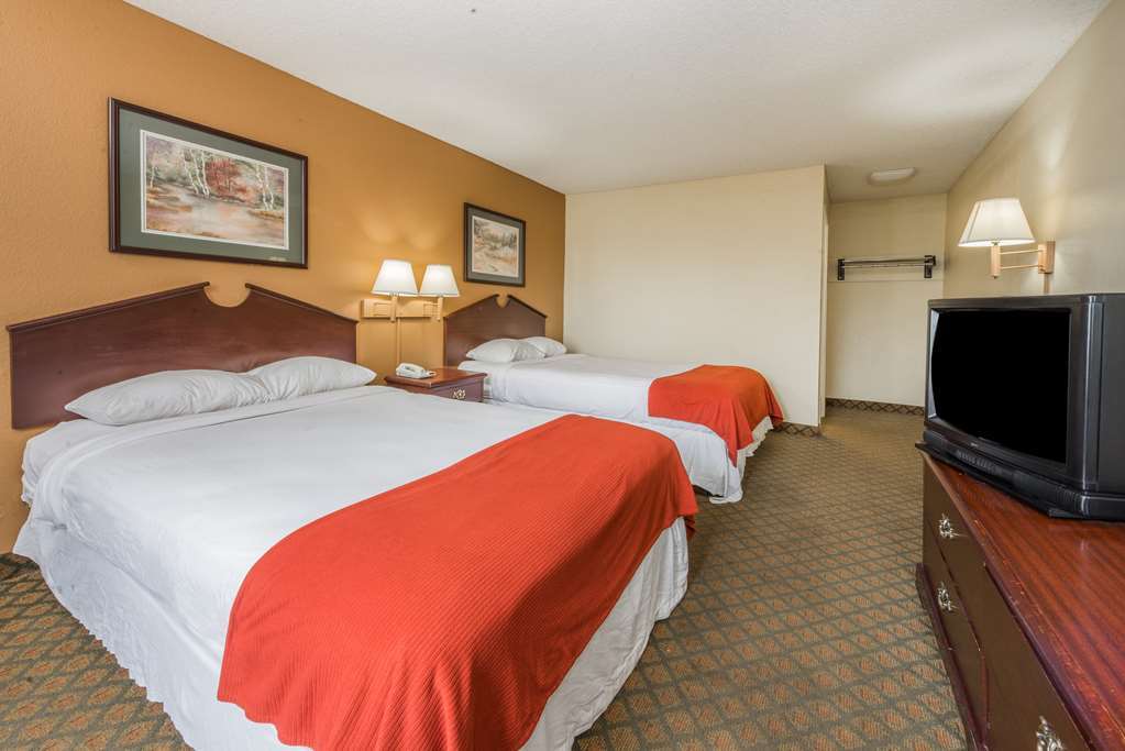 Super 8 By Wyndham Indianapolis/Ne/Castleton Area Hotel Kamer foto