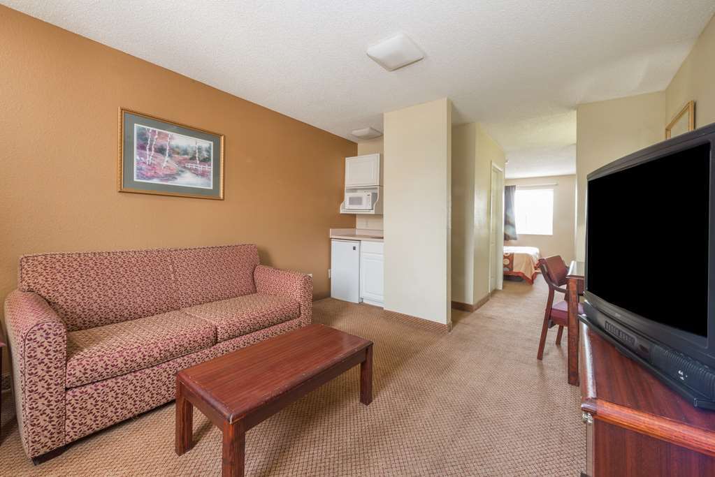 Super 8 By Wyndham Indianapolis/Ne/Castleton Area Hotel Kamer foto